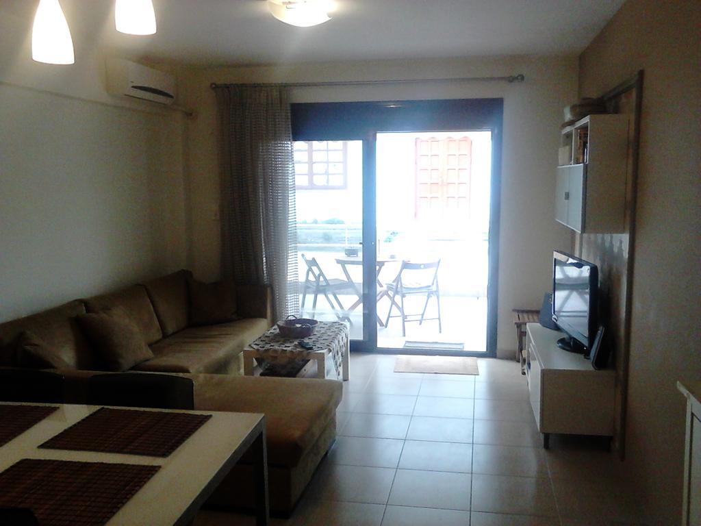 Luxury Apartment By The Beach Néa Péramos Bagian luar foto