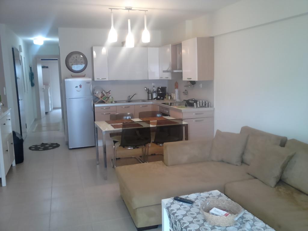 Luxury Apartment By The Beach Néa Péramos Bagian luar foto