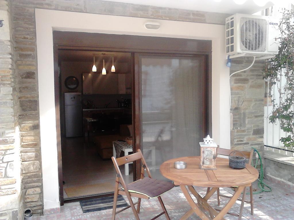 Luxury Apartment By The Beach Néa Péramos Bagian luar foto